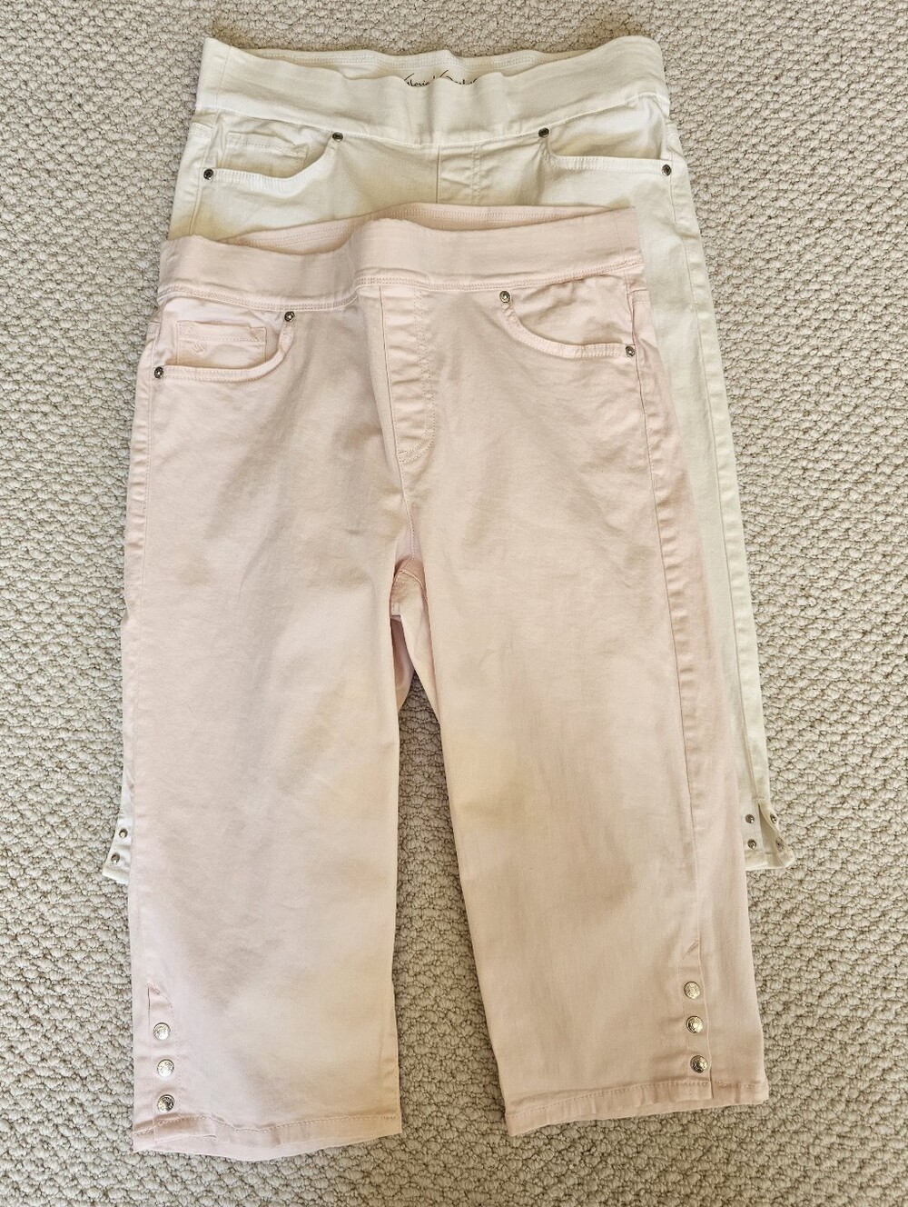 Gloria Vanderbilt Avery Skimmer Pull On Capri Pants 10 Lot Of 2 Pink And White